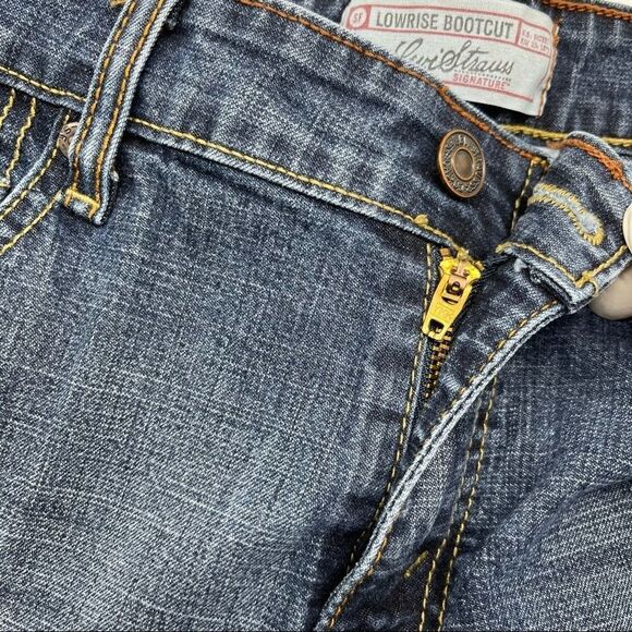 LeviStrauss Signature Lowrise Bootcut Jrs. 9 Short - Picture 8 of 15